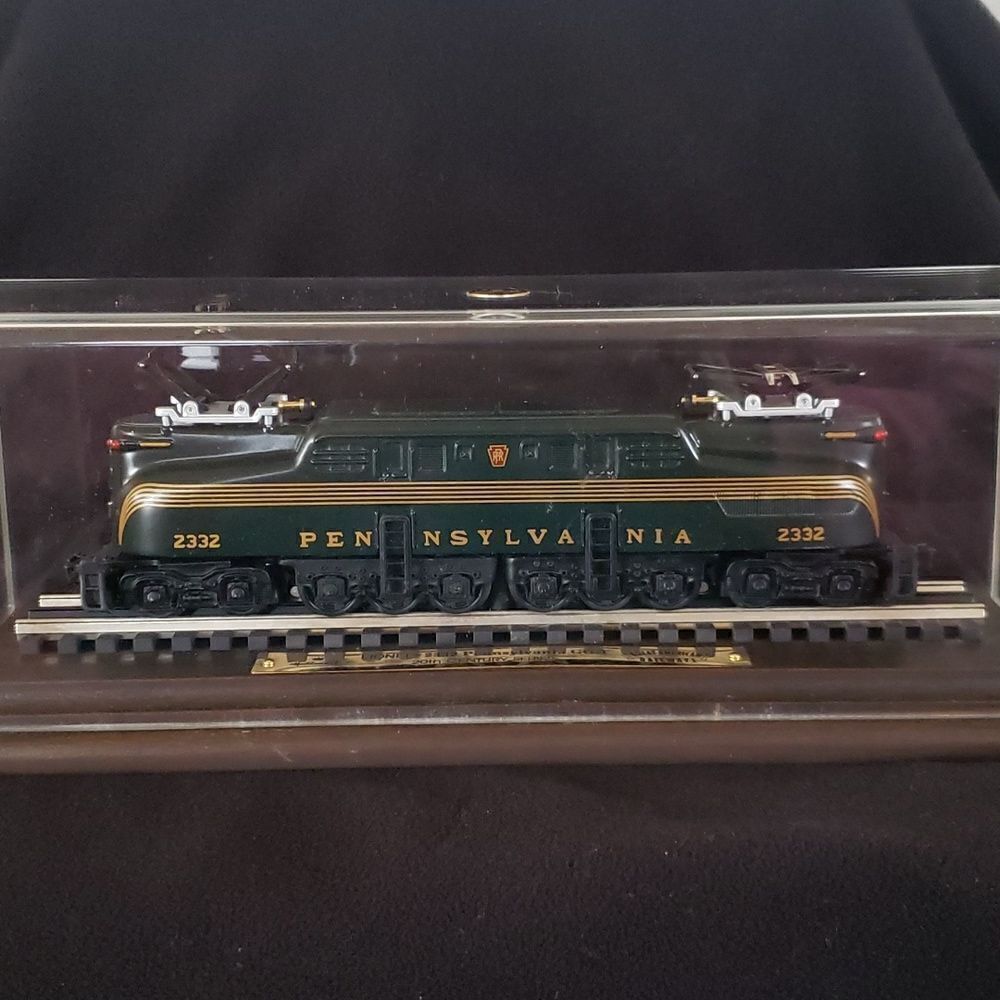 Hallmark Great American Railways Lionel 2332 Pennsylvania GG-1 Model in Case
